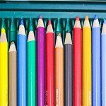 Polychromos Buntstifte von Faber Castell in der Schachtel nebeneinander.