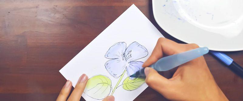 Mit dem Pinsel werden die Tombow-Striche dann ausgeblendet.